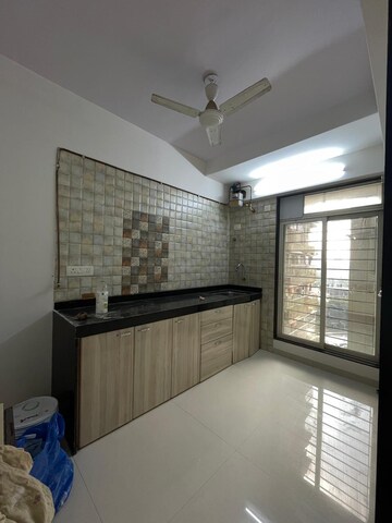 Room in 1 BHK Apartment at Kaustubh Platinum, Borivali East – for Rent
