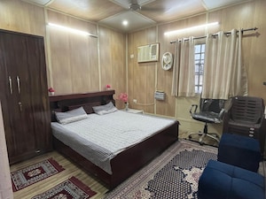 Bedroom in 2 BHK Builder Floor at Saket – for Rent