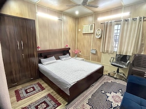 Bedroom in 2 BHK Builder Floor at Saket – for Rent