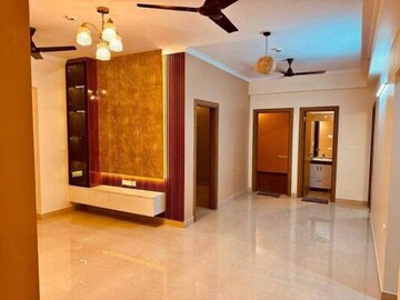 Room in 3 BHK Apartment at Sector 4 Greater Noida – for Sale