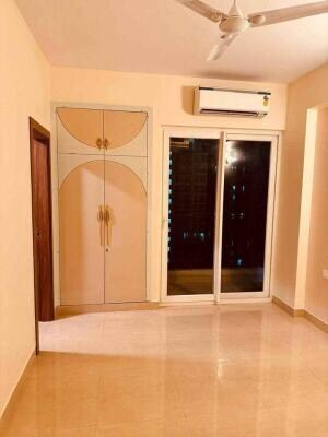 Room in 3 BHK Apartment at Sector 4 Greater Noida – for Sale