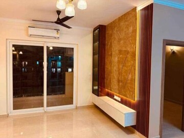Room in 3 BHK Apartment at Sector 4 Greater Noida – for Sale