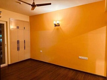 Room in 3 BHK Apartment at Sector 4 Greater Noida – for Sale