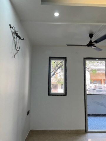 Room in 3 BHK Builder Floor at Kirti Nagar – for Sale