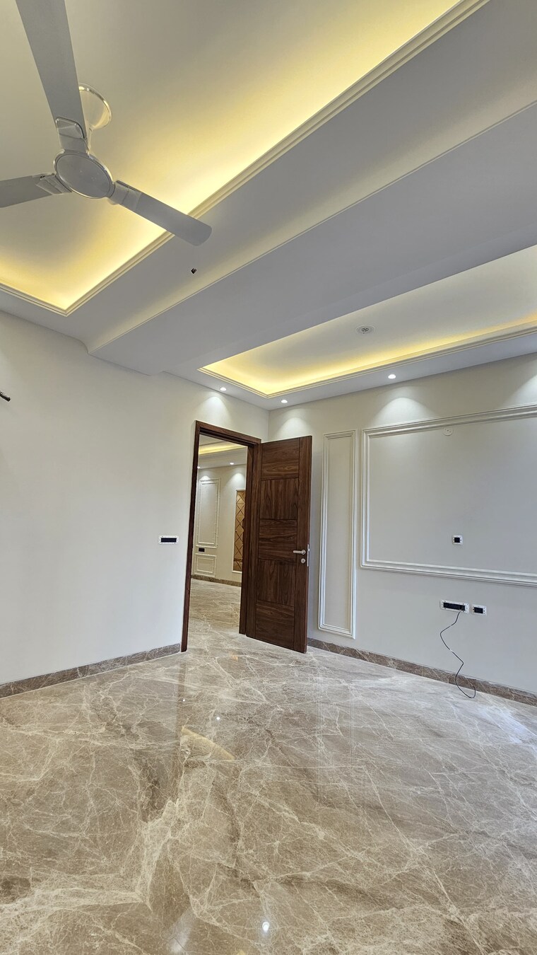 Room, auram-floor 4 Bedroom 360 Sq.Yd. Builder Floor In South City 2 Gurgaon 9546268