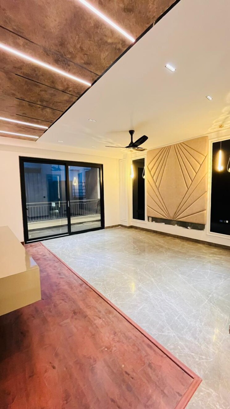 Room, unitech-south-city-1 4 Bedroom 275 Sq.Yd. Builder Floor In South City 1 Gurgaon 9546298