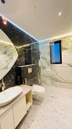 Bathroom in 4 BHK Builder Floor at Unitech South City 1, South City 1 – for Sale