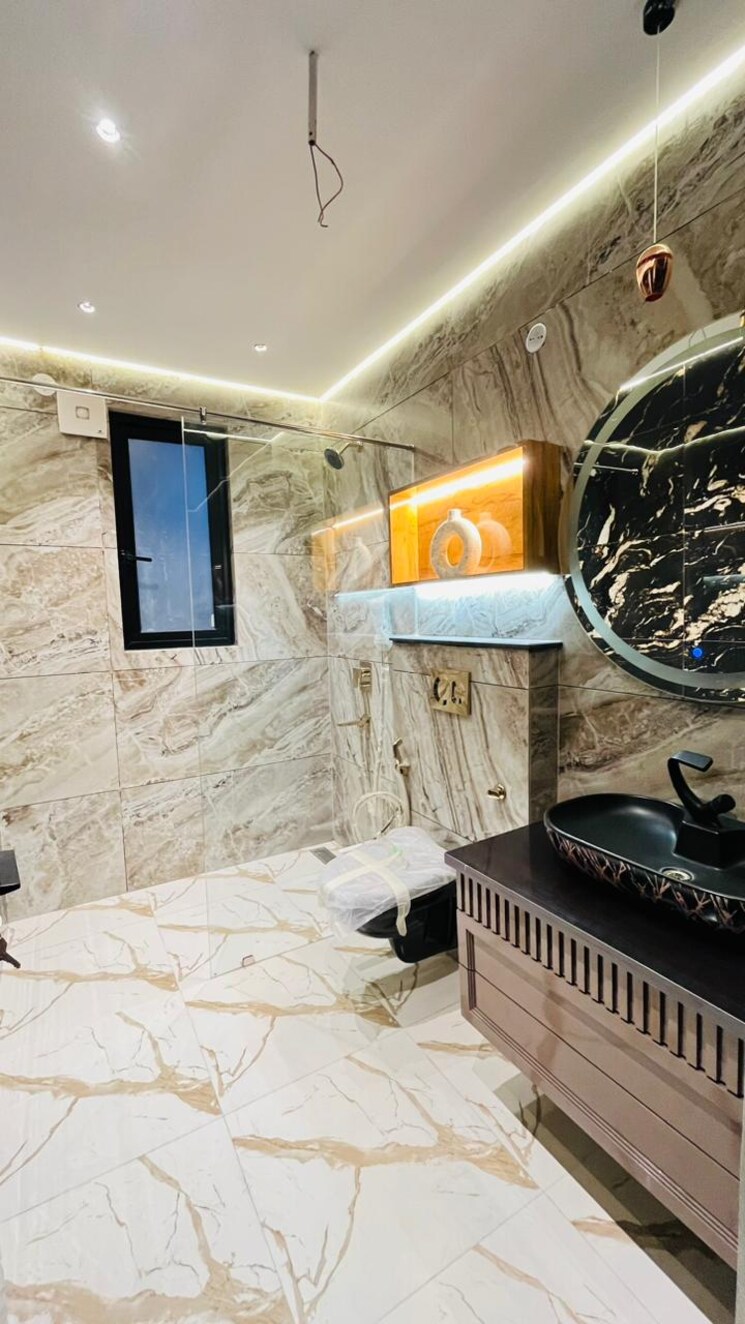 Bathroom, unitech-south-city-1 4 Bedroom 275 Sq.Yd. Builder Floor In South City 1 Gurgaon 9546298