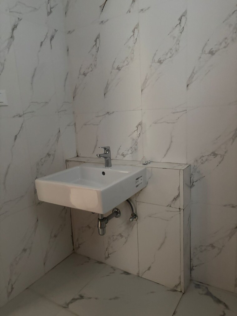 Bathroom, tollygunge 3 Bedroom 1300 Sq.Ft. Apartment In Tollygunge Kolkata 9546330