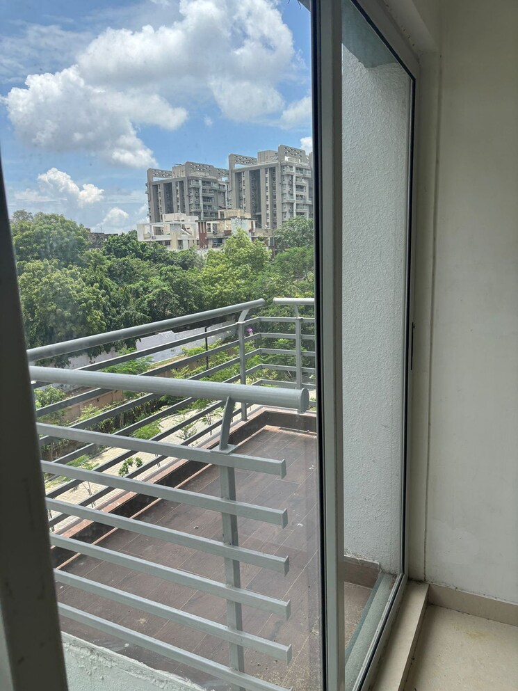 Balcony, tollygunge 3 Bedroom 1300 Sq.Ft. Apartment In Tollygunge Kolkata 9546330