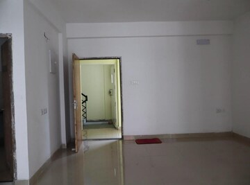 Room in 2 BHK Apartment at Sunland Residency, Rajarhat New Town – for Sale