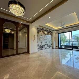 Room in 4 BHK Builder Floor at SR Homes Gurgaon, Sector 41 – for Sale