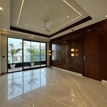 Room in 4 BHK Builder Floor at SR Homes Gurgaon, Sector 41 – for Sale