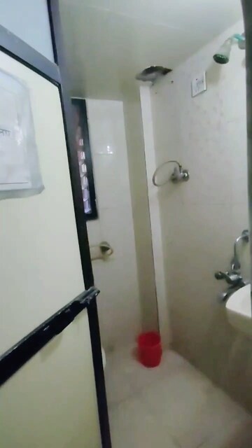 Furnished Amenities in 2 BHK Apartment at Lokhandwala Vinay Tower, Kandivali East – for Sale