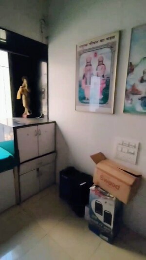 Team Area in 2 BHK Apartment at Lokhandwala Vinay Tower, Kandivali East – for Sale