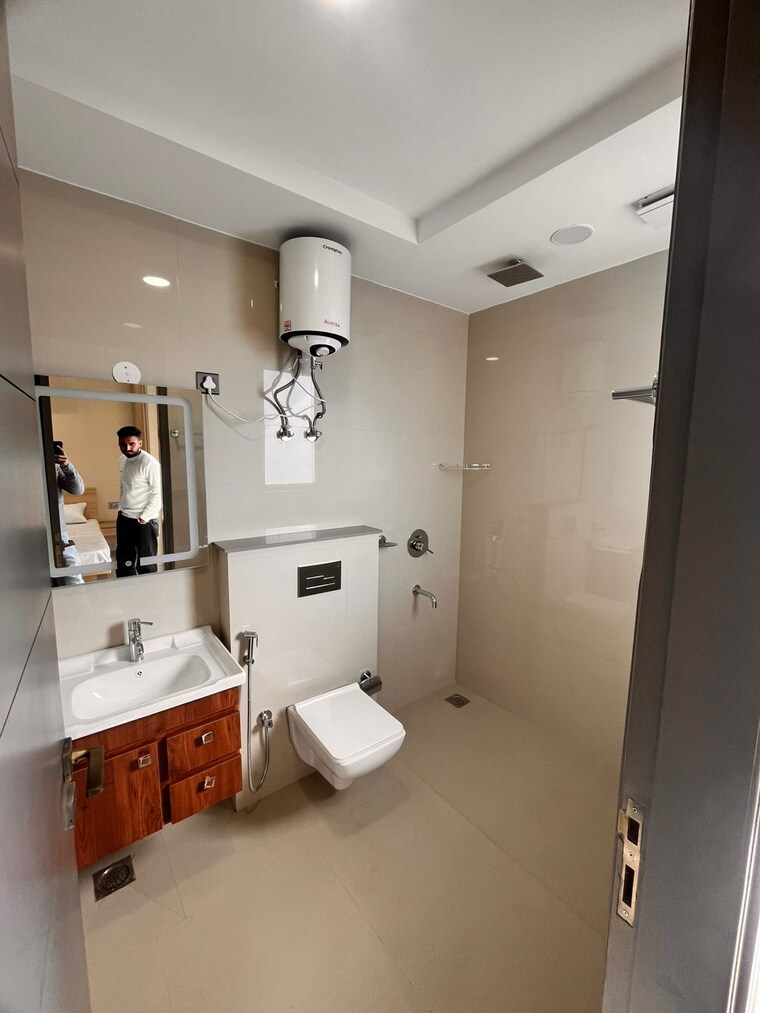 Attached Bathroom, sector 42 1 Bedroom 700 Sq.Ft. Builder Floor In Sector 42 Gurgaon 9546477