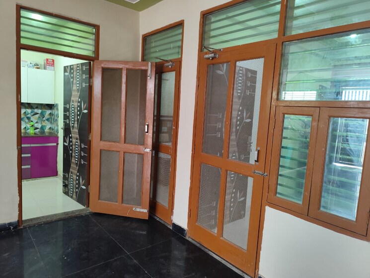 Room, tulip-leaf 3 Bedroom 500 Sq.Yd. Builder Floor In Sector 69 Gurgaon 9546510