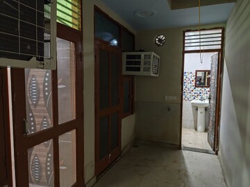 Parking in 3 BHK Builder Floor at Tulip Leaf, Sector 69 – for Rent