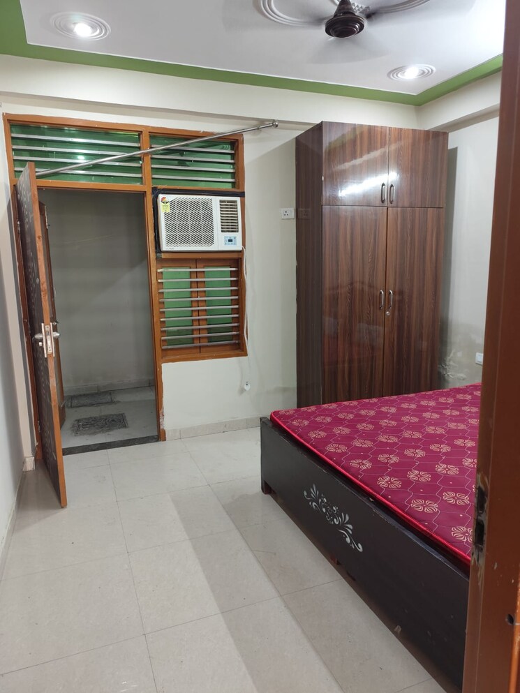 Bedroom, tulip-leaf 3 Bedroom 500 Sq.Yd. Builder Floor In Sector 69 Gurgaon 9546510