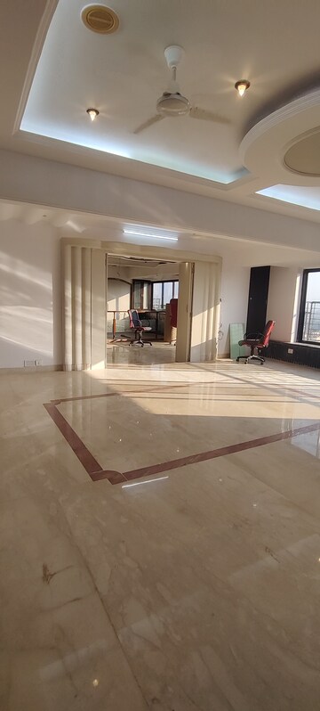 Room in 6 BHK Apartment at Orchid Tower, Worli – for Rent