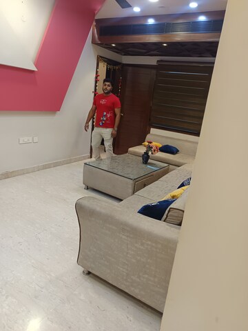 Furnished Amenities in 3 BHK Builder Floor at Rohini – for Sale