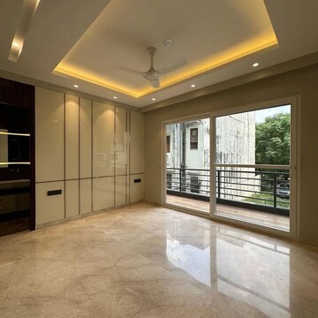 Room in 3 BHK Builder Floor at Mahindra Aura, Sector 110a – for Sale