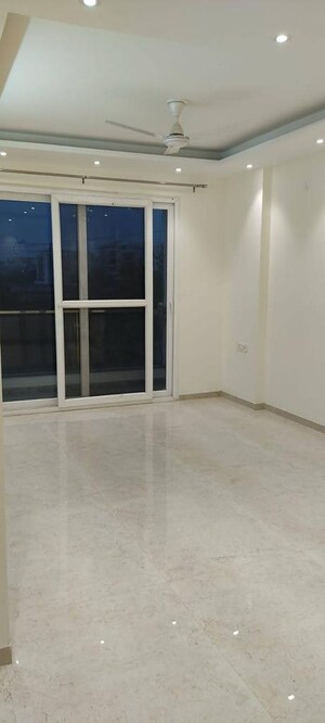 Room in 3 BHK Apartment at Sushant Lok 3, Sector 57 – for Rent