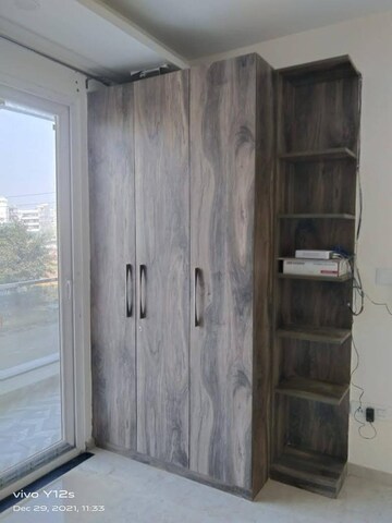 Furnished Amenities in 3 BHK Apartment at Sushant Lok 3, Sector 57 – for Rent