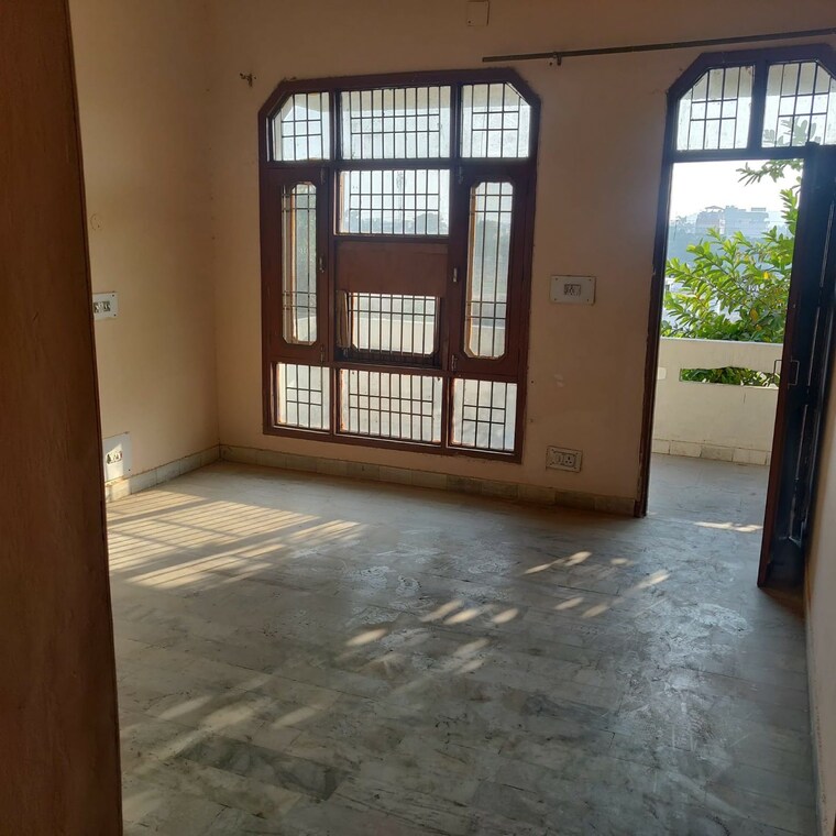 Room, sector 21 3 Bedroom 400 Sq.Yd. Villa In Sector 21 Panchkula 9546710
