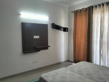 Room in 3 BHK Apartment at Emaar MGF Emerald Hills, Sector 65 – for Rent
