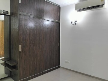 Room in 3 BHK Apartment at Emaar MGF Emerald Hills, Sector 65 – for Rent