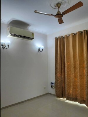 Room in 3 BHK Apartment at Emaar MGF Emerald Hills, Sector 65 – for Rent