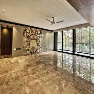 Room in 6+ BHK Builder Floor at SR Homes Gurgaon, Sector 41 – for Sale