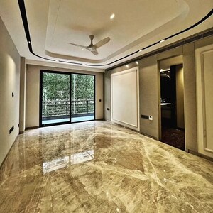 Room in 6+ BHK Builder Floor at SR Homes Gurgaon, Sector 41 – for Sale