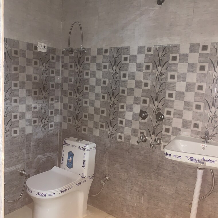 Bathroom, katwaria sarai 1 RK 250 Sq.Ft. Builder Floor In Katwaria Sarai Delhi 9546913