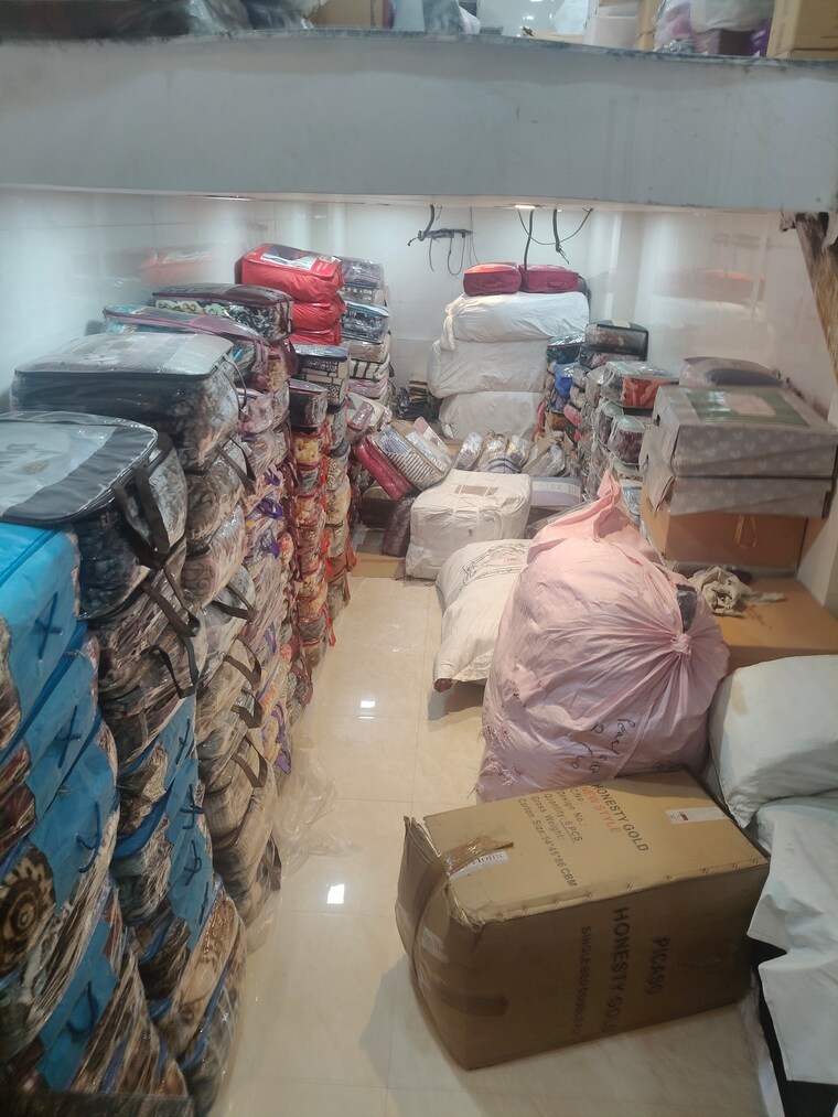  Parking, bhogal Commercial Showroom 1000 Sq.Ft. In Bhogal Delhi 9546947