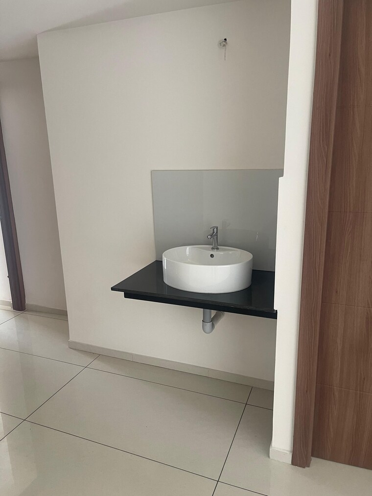 Bathroom, patturaickal 3 Bedroom 1500 Sq.Ft. Apartment In Patturaickal Thrissur 9546918