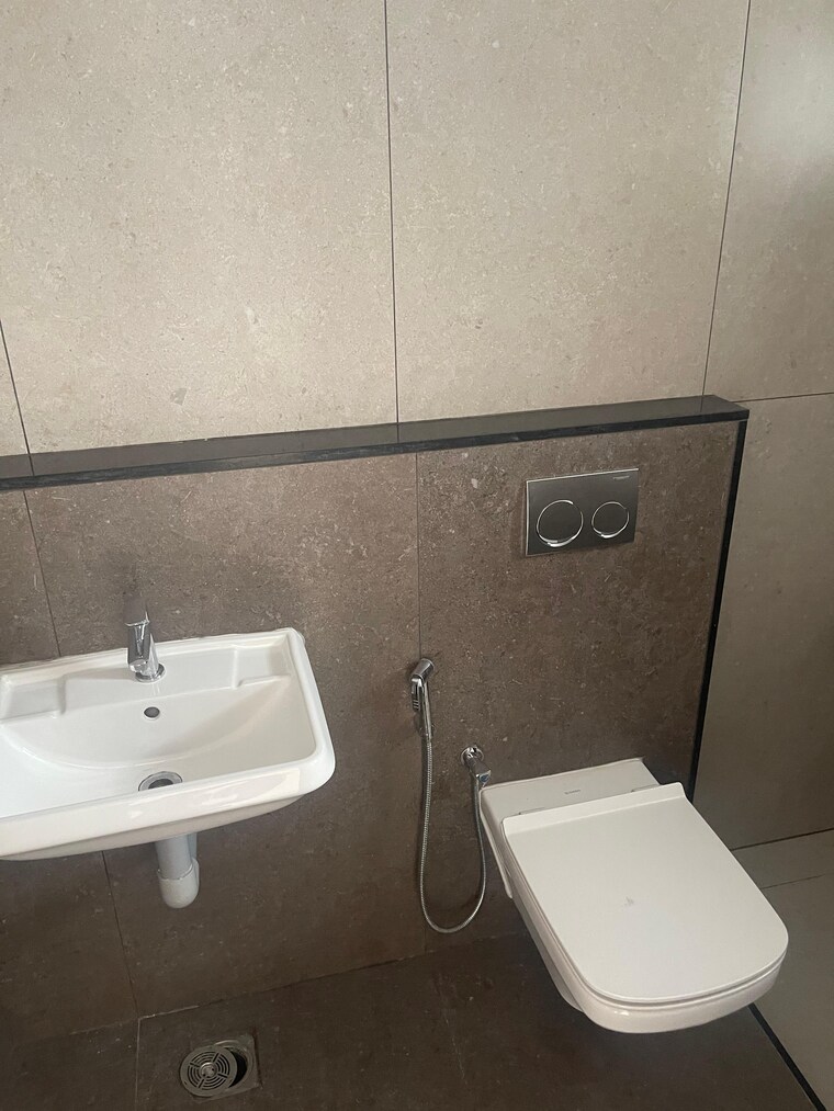 Bathroom, patturaickal 3 Bedroom 1500 Sq.Ft. Apartment In Patturaickal Thrissur 9546918