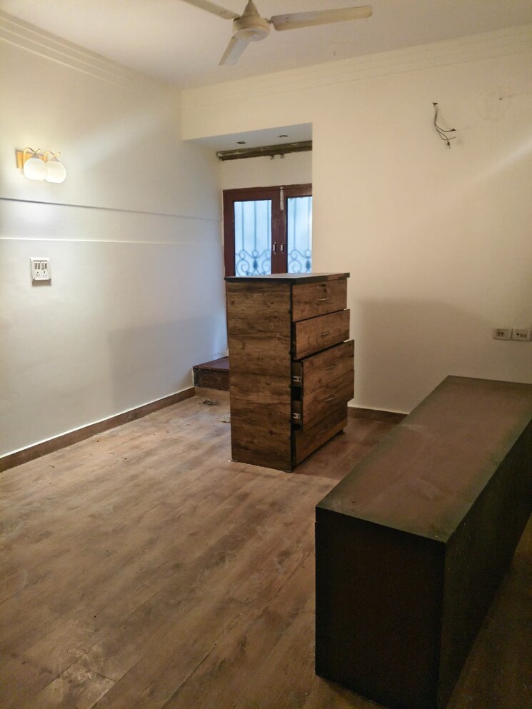 Room, new ashok nagar 3 Bedroom 1500 Sq.Ft. Apartment In New Ashok Nagar Delhi 9547002
