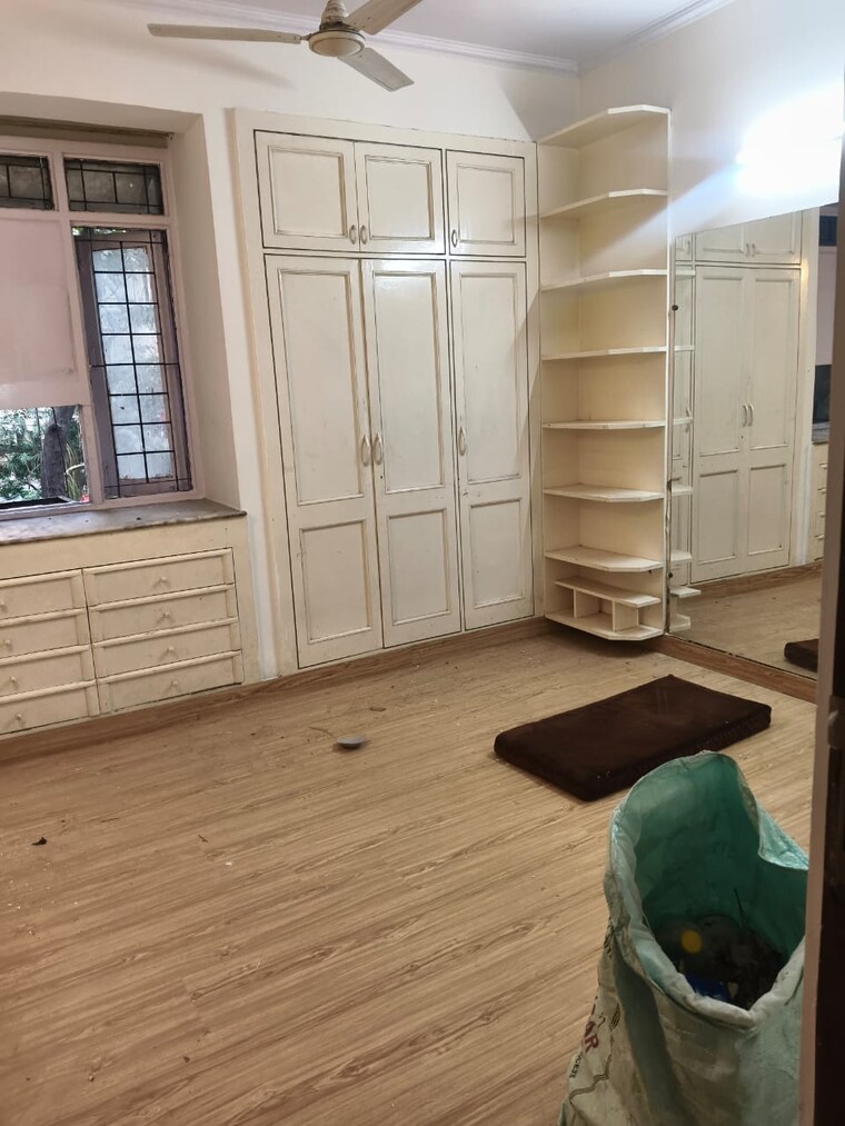 Room, new ashok nagar 3 Bedroom 1500 Sq.Ft. Apartment In New Ashok Nagar Delhi 9547002