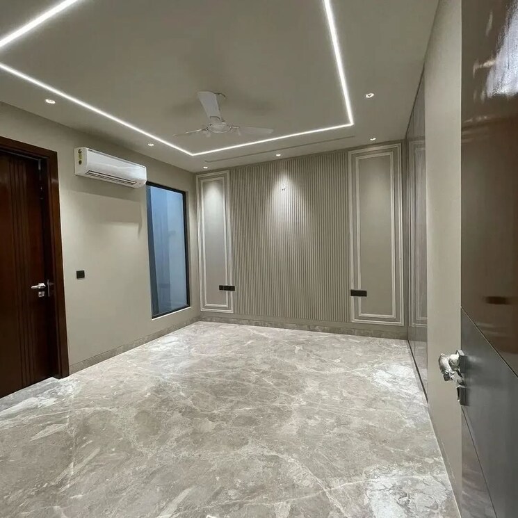 Room, vijay-park-gurgaon 4 Bedroom 300 Sq.Yd. Builder Floor In Sector 8 Gurgaon 9547045