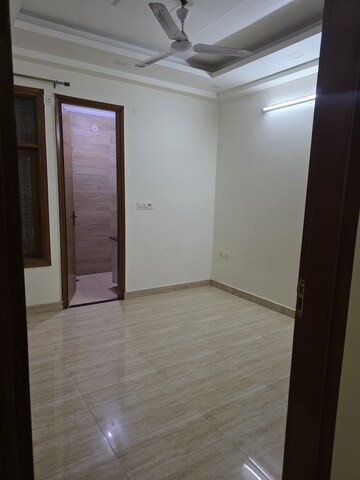 Room in 3 BHK Builder Floor at Chattarpur – for Rent