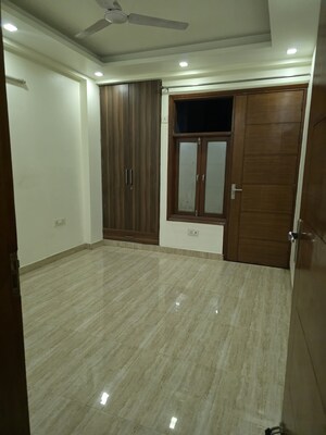 Room in 3 BHK Builder Floor at Chattarpur – for Rent