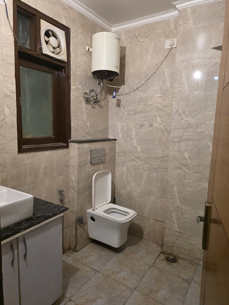 Bathroom, chattarpur 3 Bedroom 1745 Sq.Ft. Builder Floor In Chattarpur Delhi 9547088