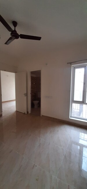 Room in 2 BHK Apartment at Gaur City 2 - 14th Avenue, Sector 16c Greater Noida – for Rent