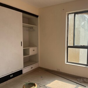 Room in 3 BHK Apartment at Unitech Uniworld Gardens 2, Malibu Town – for Rent