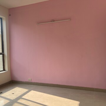 Room in 3 BHK Apartment at Unitech Uniworld Gardens 2, Malibu Town – for Rent