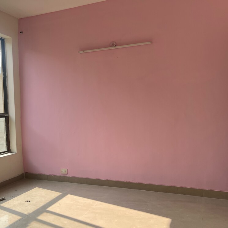 Room, unitech-uniworld-gardens-2 3 Bedroom 1355 Sq.Ft. Apartment In Malibu Town Gurgaon 9547098