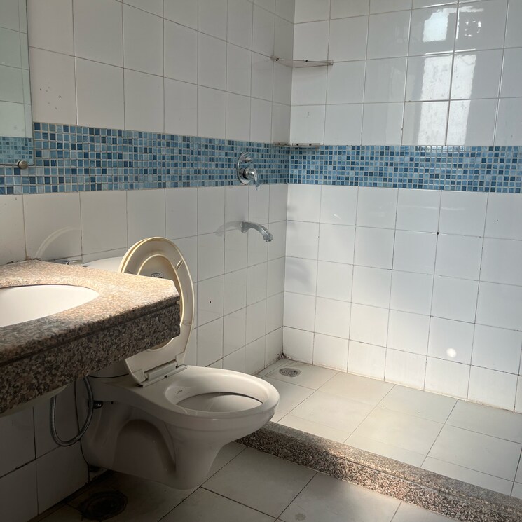 Bathroom, unitech-uniworld-gardens-2 3 Bedroom 1355 Sq.Ft. Apartment In Malibu Town Gurgaon 9547098