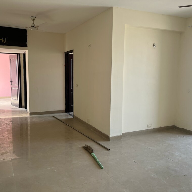 Room, unitech-uniworld-gardens-2 3 Bedroom 1355 Sq.Ft. Apartment In Malibu Town Gurgaon 9547098